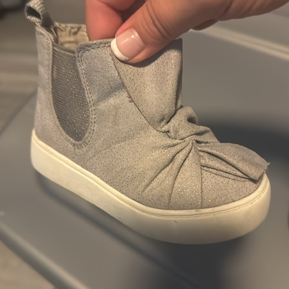 Grey bow tie shoes size 5 - Picture 3 of 3